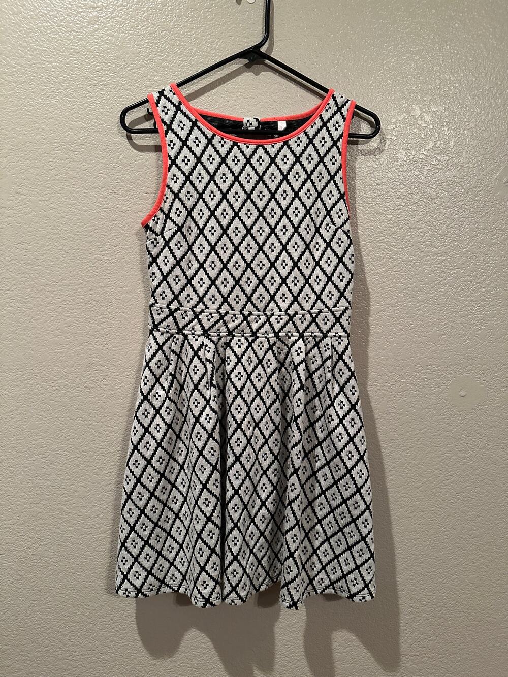 Xhileration Bold Illusion Black n White Diamond pattern w Neon Skaters Dress XL